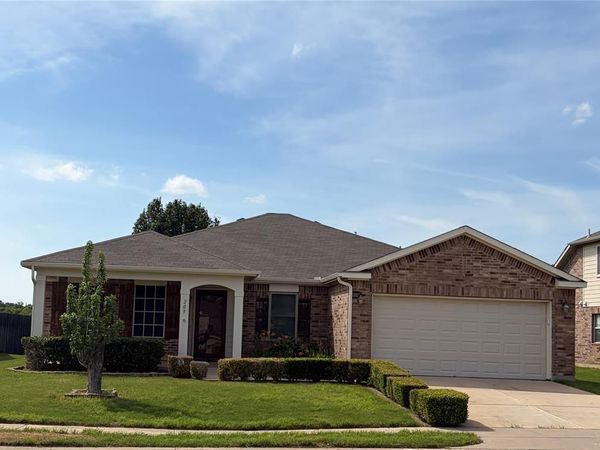 209 Broken Arrow , Krum, TX 76249