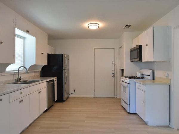 1202 Sunnyside Avenue, Cockrell Hill, TX 75211