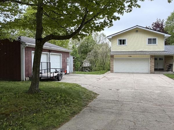 2784 Hillcrest Drive, Ionia, MI 48846