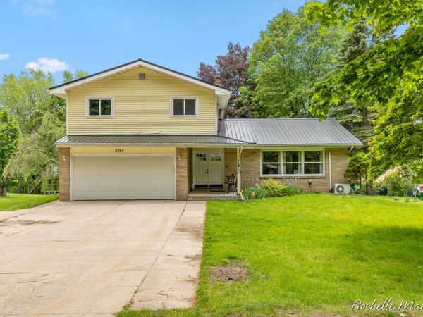 2784 Hillcrest Drive, Ionia, MI 48846