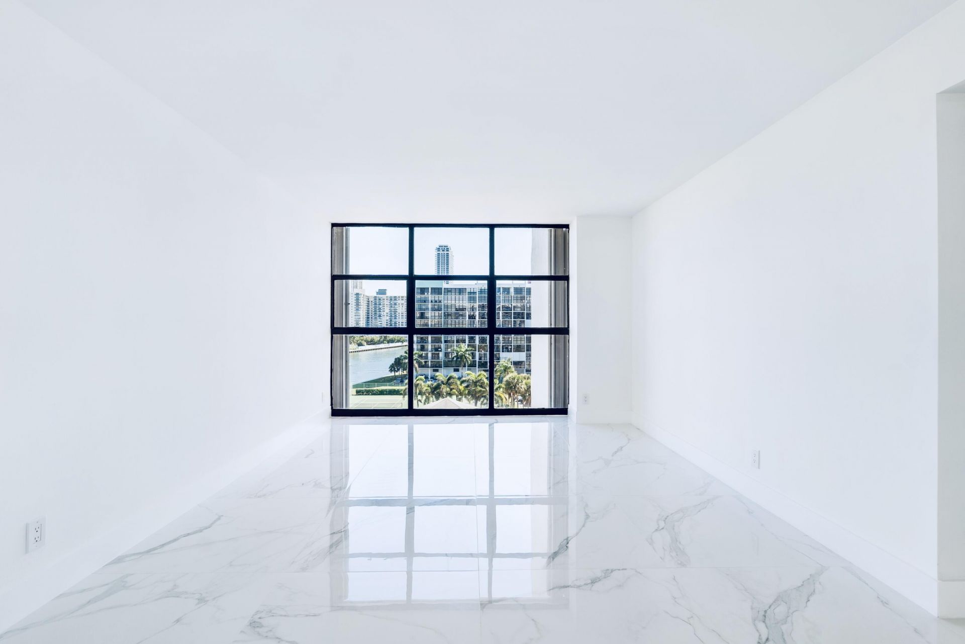 600 Parkview Drive, Unit 718, Hallandale Beach, FL 33009 Photo