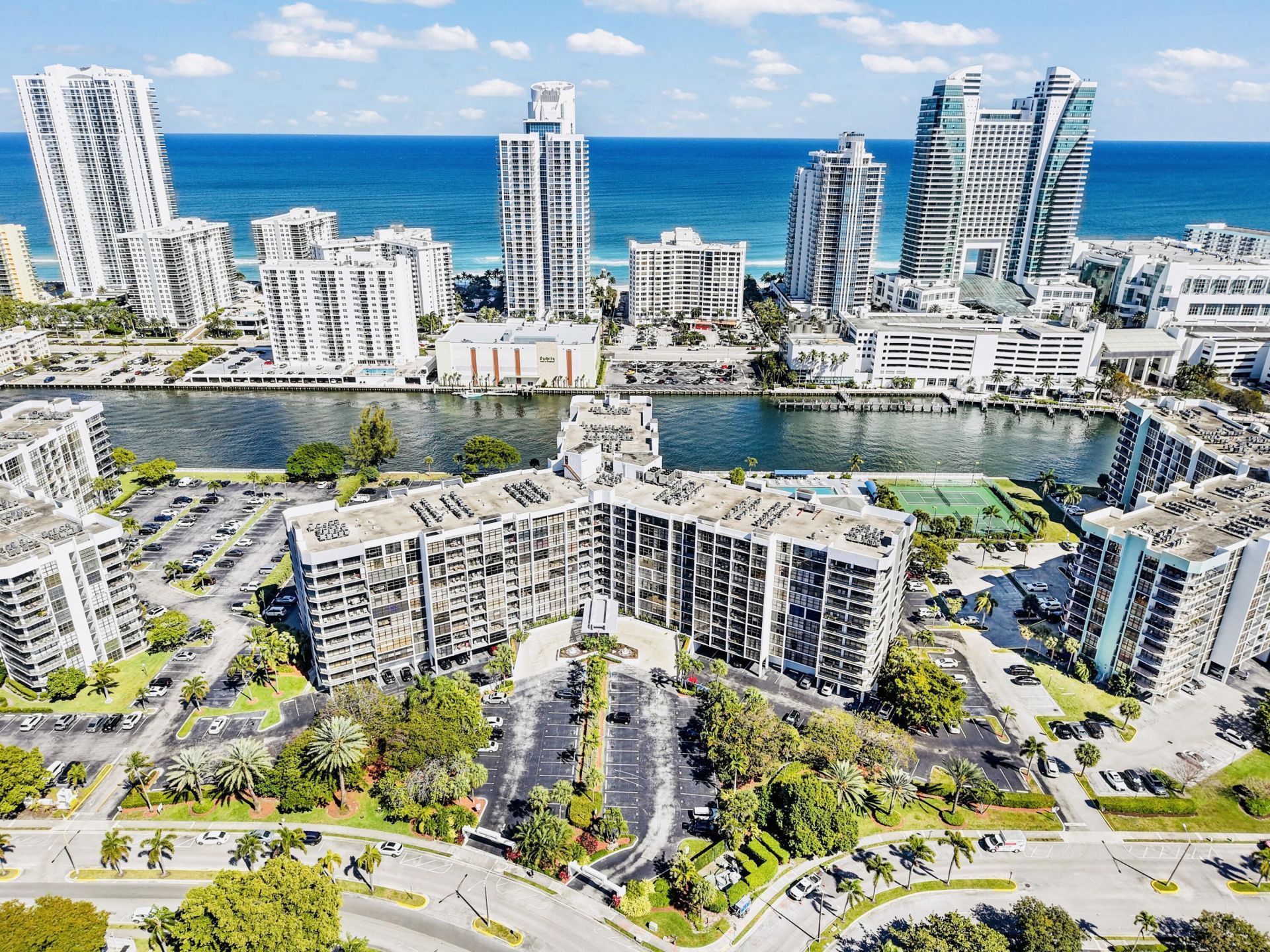 600 Parkview Drive, Unit 718, Hallandale Beach, FL 33009 Photo