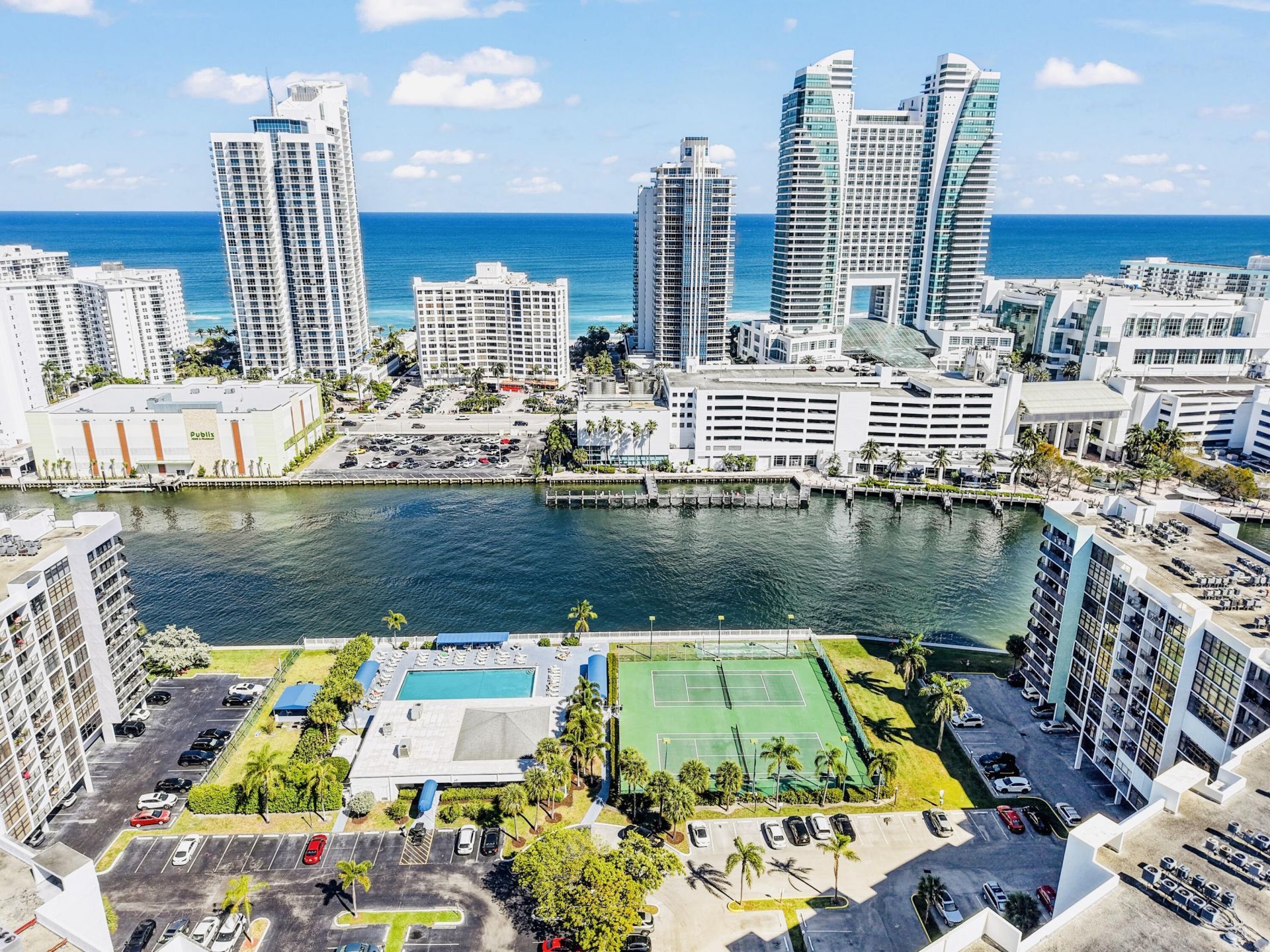 600 Parkview Drive, Unit 718, Hallandale Beach, FL 33009 Photo
