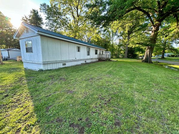 518 Locust Street , Xenia, IL 62899