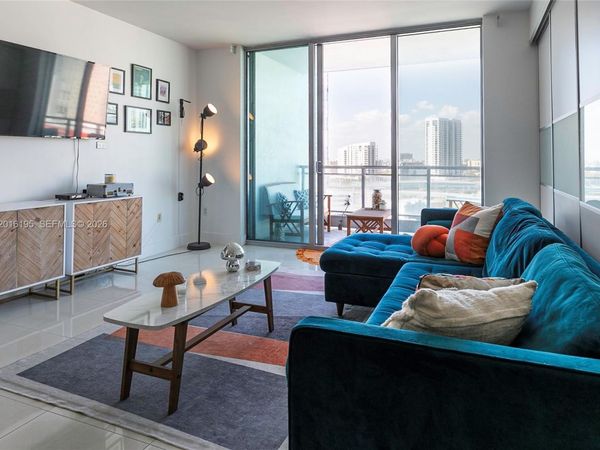 90 SW 3rd St, Unit 1611, Miami, FL 33130