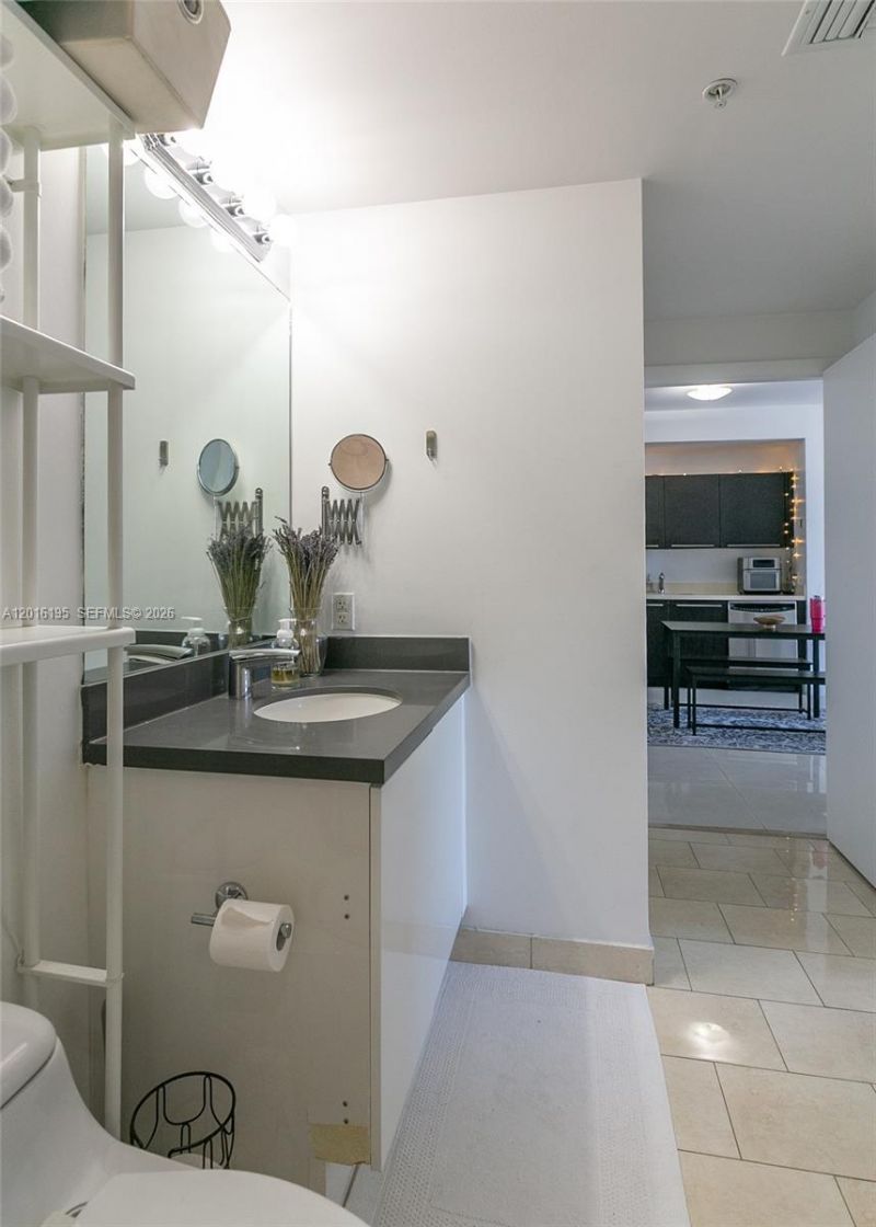 90 SW 3rd St, Unit 1611, Miami, FL 33130 Photo