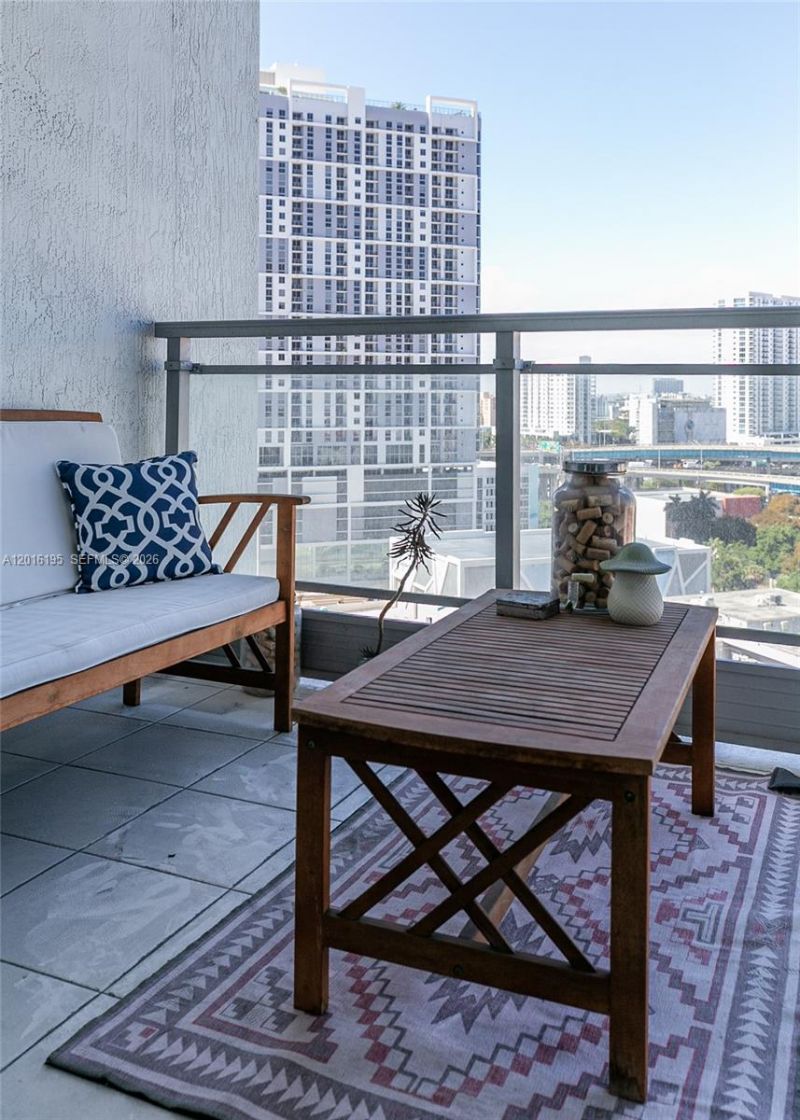 90 SW 3rd St, Unit 1611, Miami, FL 33130 Photo