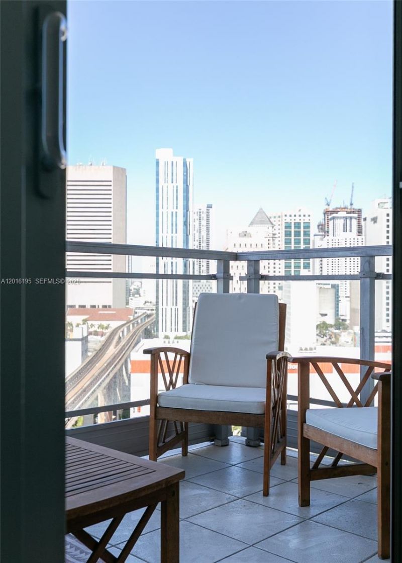 90 SW 3rd St, Unit 1611, Miami, FL 33130 Photo
