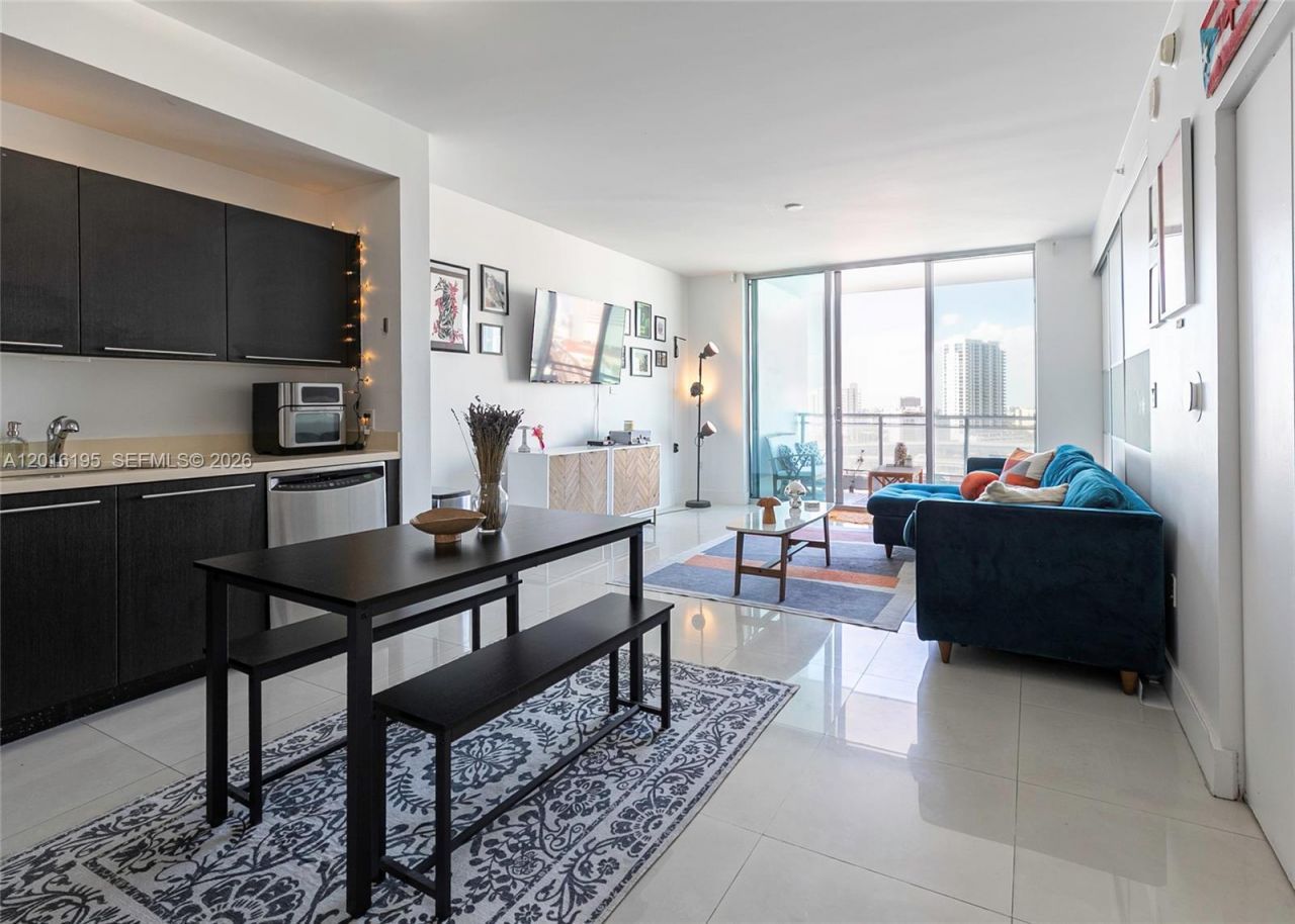 90 SW 3rd St, Unit 1611, Miami, FL 33130 Photo