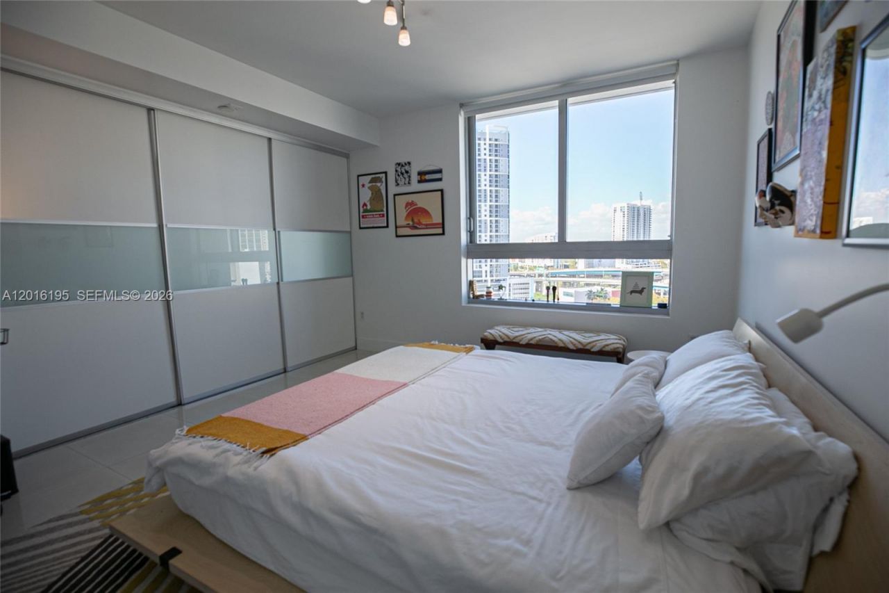 90 SW 3rd St, Unit 1611, Miami, FL 33130 Photo
