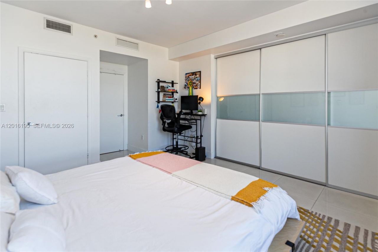 90 SW 3rd St, Unit 1611, Miami, FL 33130 Photo