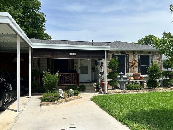 501 E Holley Street , Mesquite, TX 75149