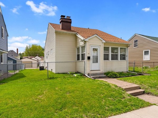 120 N Elmwood Avenue, Davenport, IA 52802