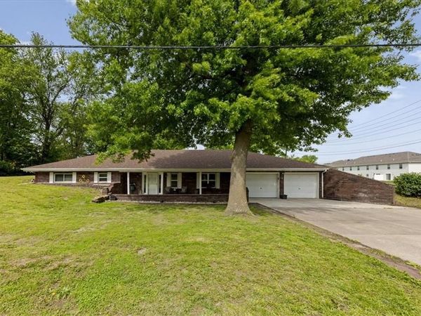 403 N Johnson Drive, Odessa, MO 64076