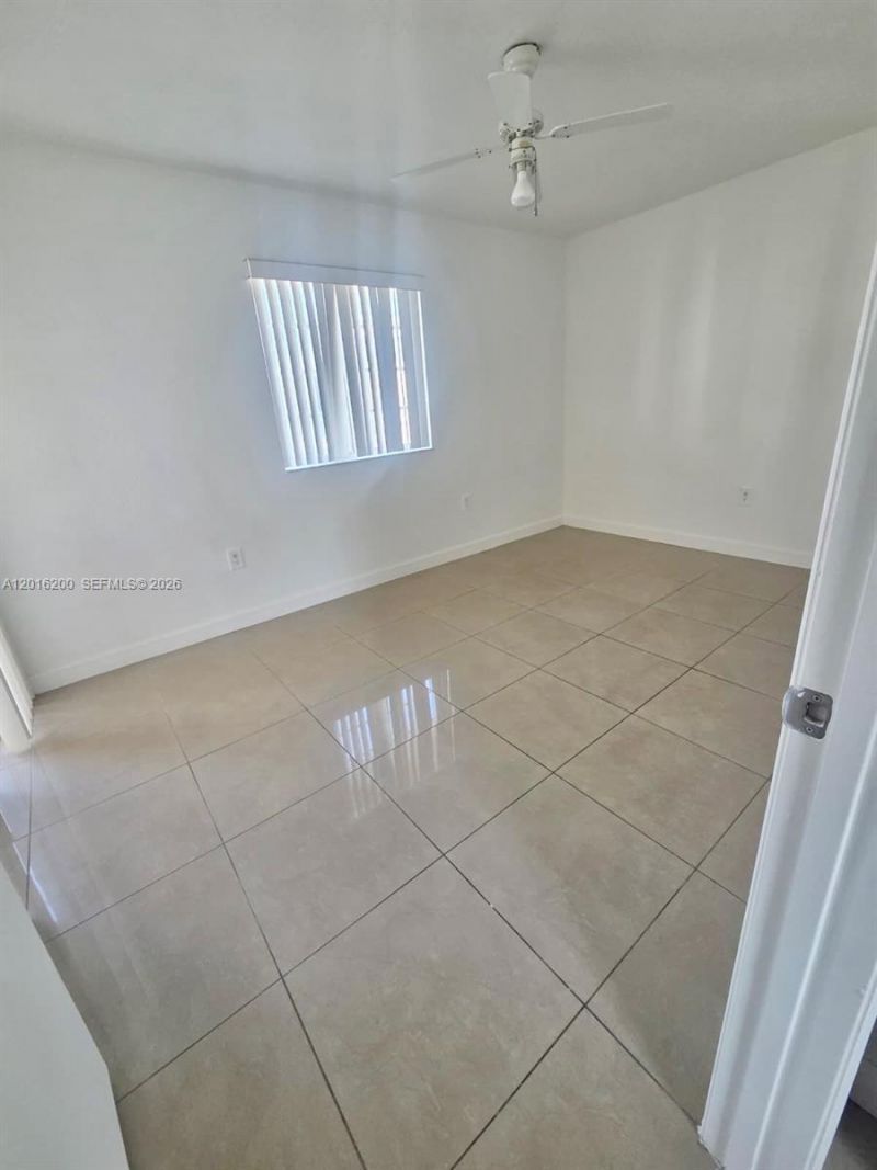 2170 NE 167th St , Unit 1-103, North Miami Beach, FL 33162 Photo