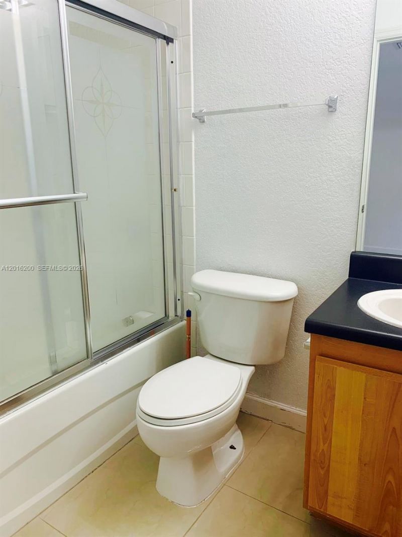 2170 NE 167th St , Unit 1-103, North Miami Beach, FL 33162 Photo