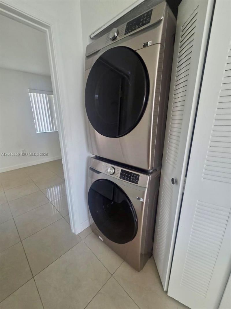 2170 NE 167th St , Unit 1-103, North Miami Beach, FL 33162 Photo