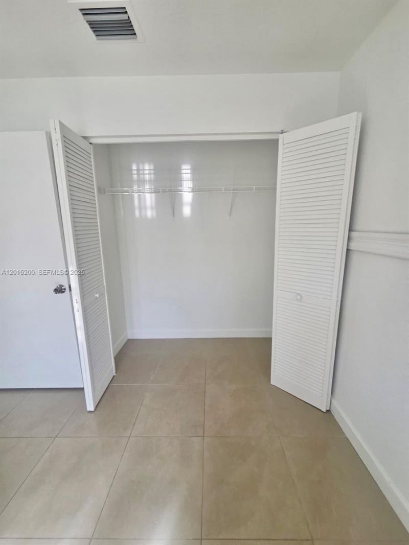 2170 NE 167th St , Unit 1-103, North Miami Beach, FL 33162 Photo