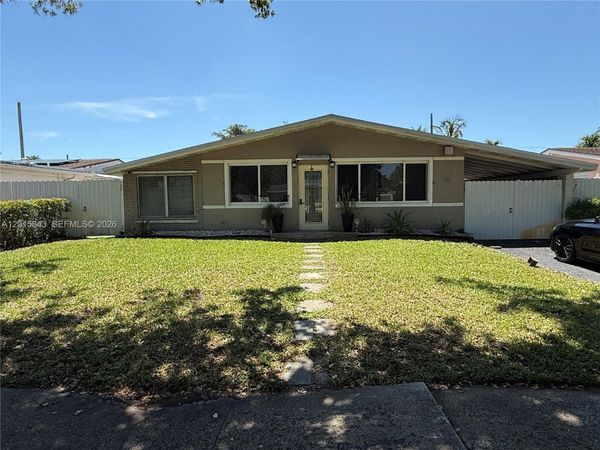 1010 N 74th Way , Hollywood, FL 33024