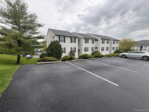 27 Lexington Hill, Unit 10, Harriman, NY 10926