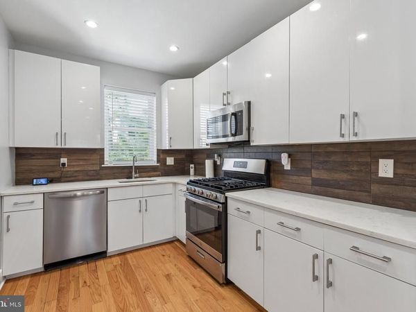 3825 MOUNT VERNON STREET, PHILADELPHIA, PA 19104