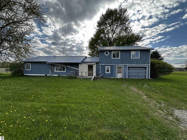 8753 Chippewa Road N, Coleman, MI 48618