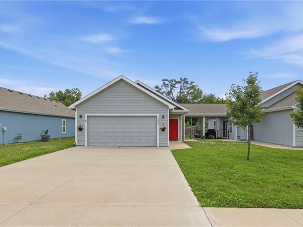1304 E Joles Drive, Tonganoxie, KS 66086