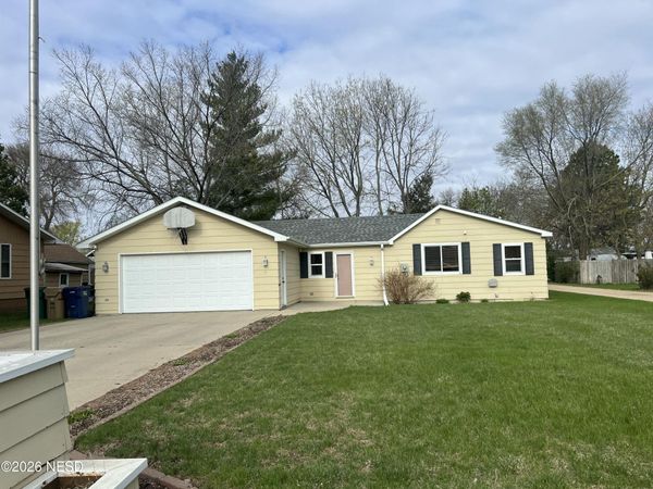 9 12TH STREET NW, Watertown, SD 57201