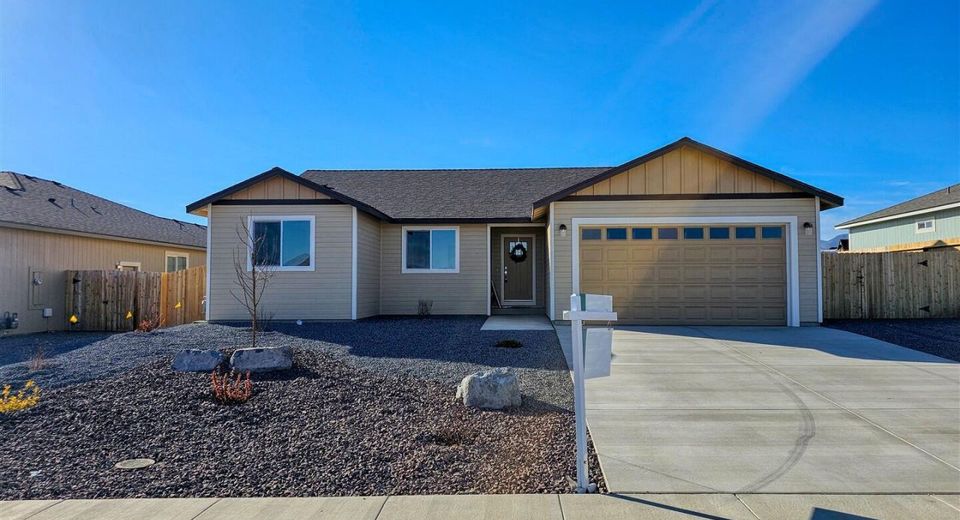 422 Seminole Drive, Yerington, NV 89447 Photo