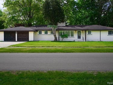 19041 Bungalow Drive, Lathrup Village, MI 48076