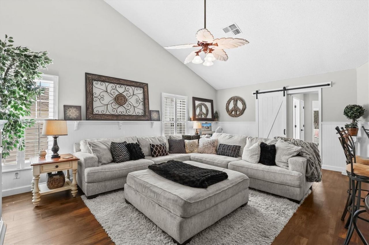 1049 Larkin Road , Spring Hill, FL 34608 Photo