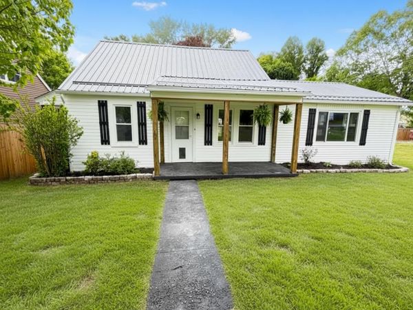 105 Miller Ave, OAK HILL, WV 25901