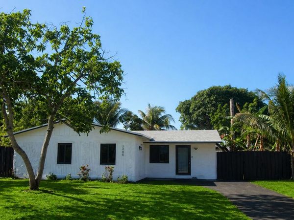 7708 SW 9th Street, North Lauderdale, FL 33068