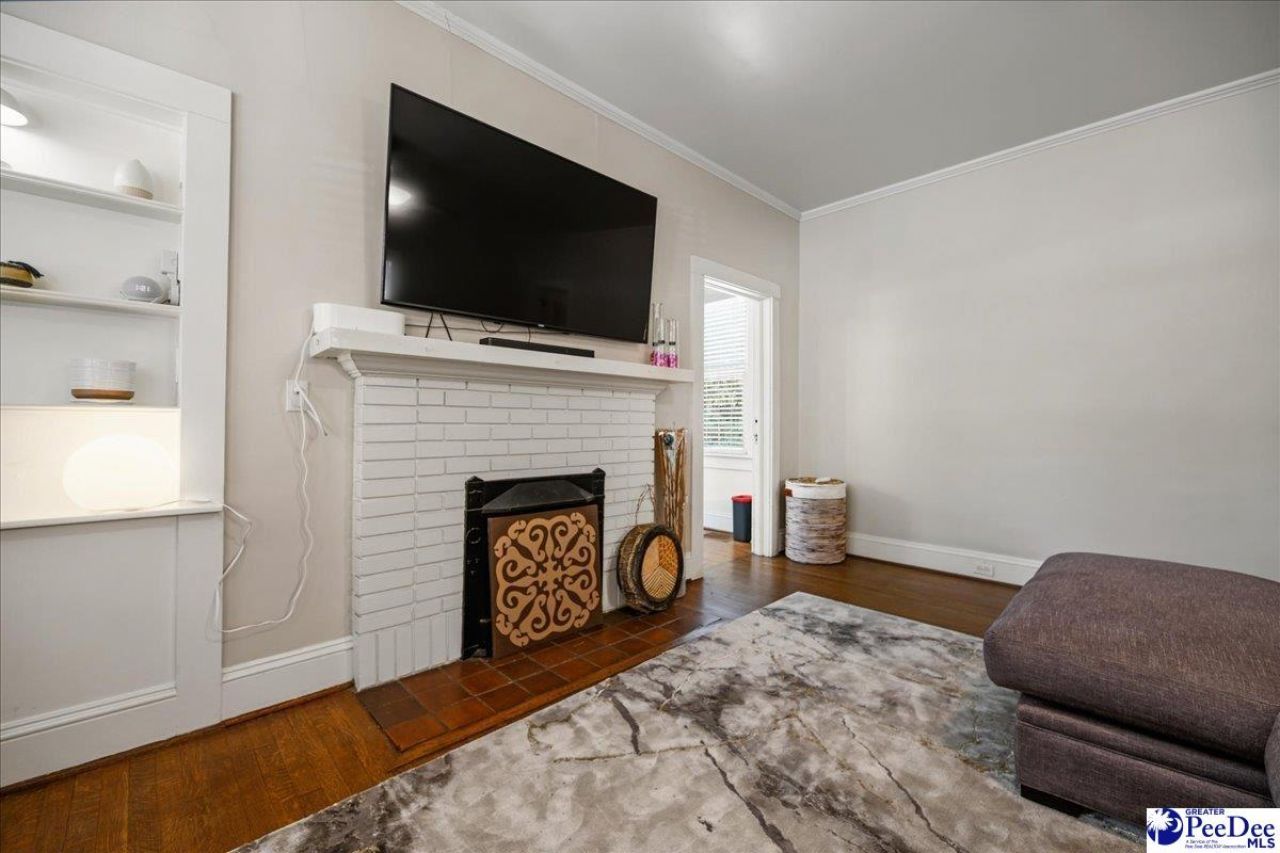 411 W Home Ave Photo 8