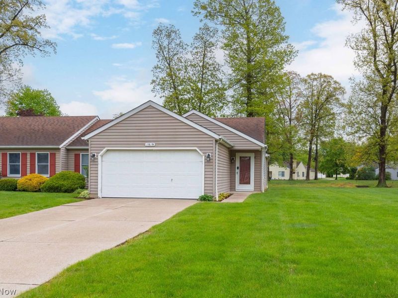 1819 Sandalwood Drive, Avon, OH 44011 Photo 2