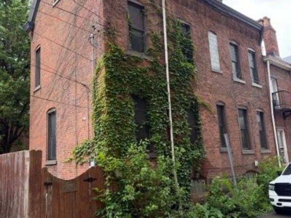 2106 FOX WAY , Pittsburgh, PA 15203