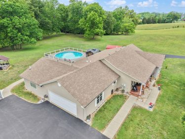 5764 E Kentucky 619 , Russell Springs, KY 42642