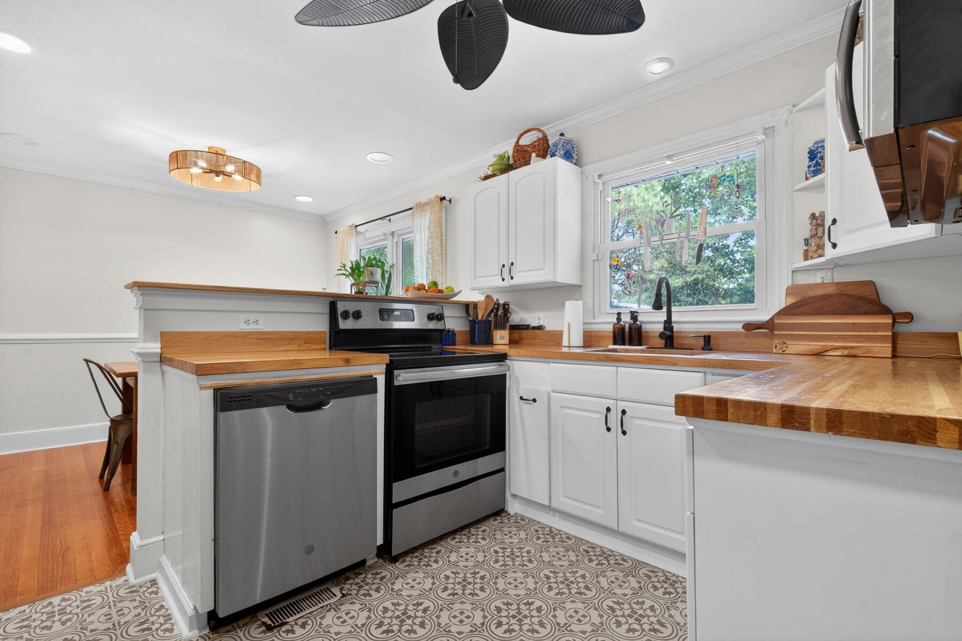 206 N Winter Street Photo 11