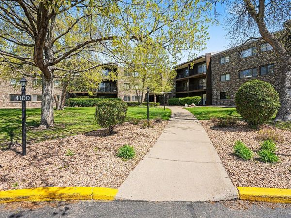4100 Parklawn Avenue, Unit 302, Edina, MN 55435