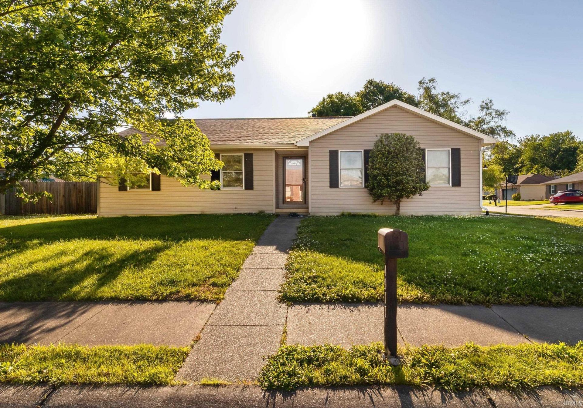 4911 Yellowstone Drive, Newburgh, IN 47630 Main Photo