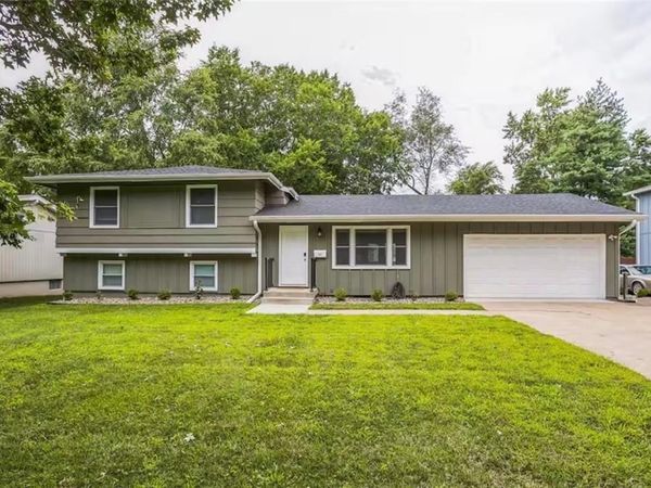 9010 Eby Drive, Overland Park, KS 66212