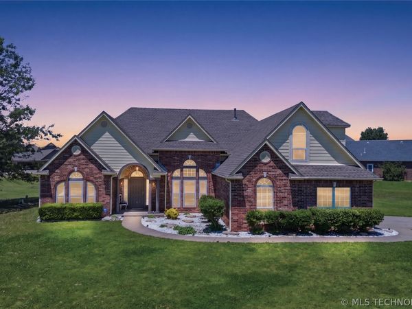 12512 N 165th East Avenue , Collinsville, OK 74021
