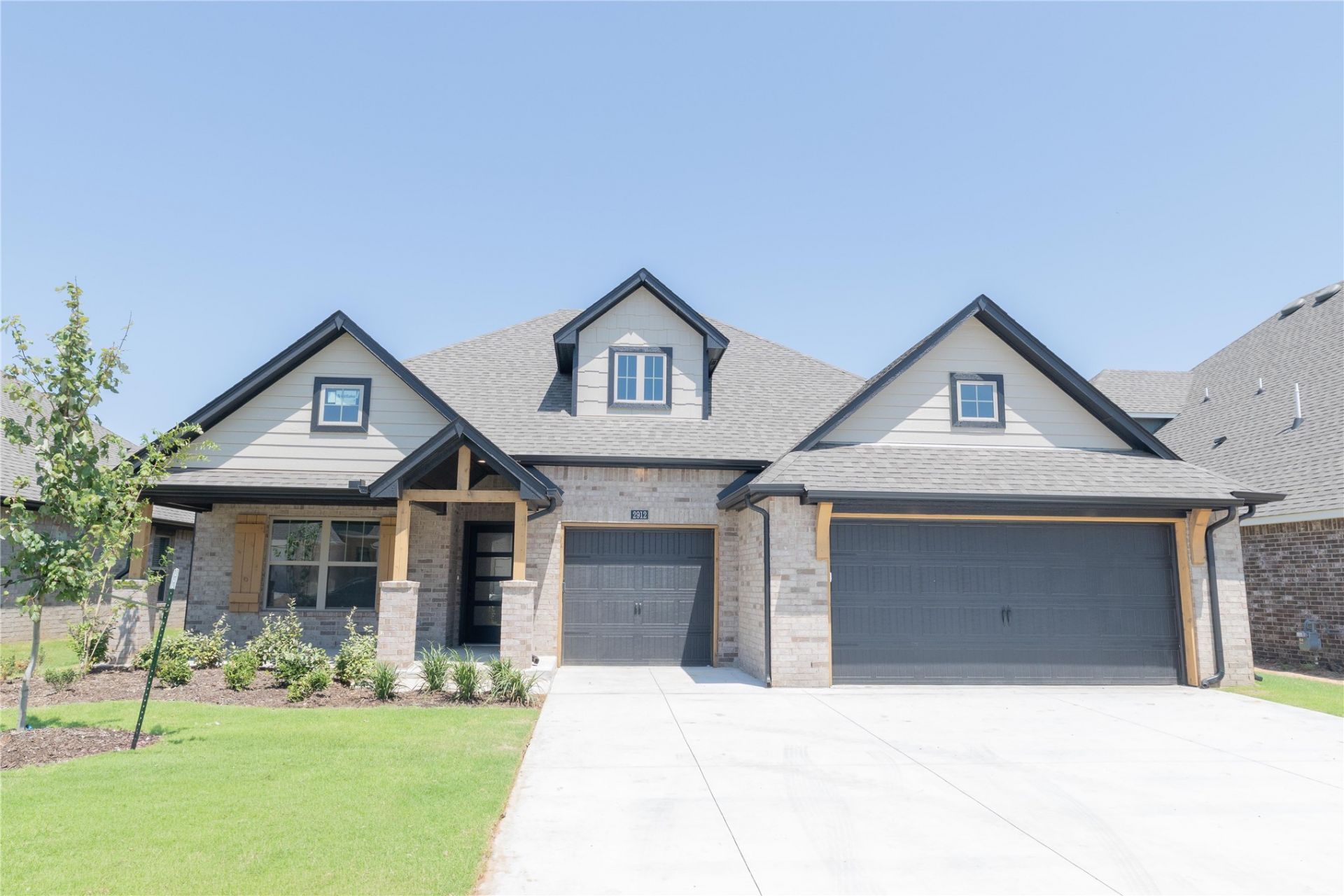 2912 E Northampton Street, Broken Arrow, OK 74014 Main Photo