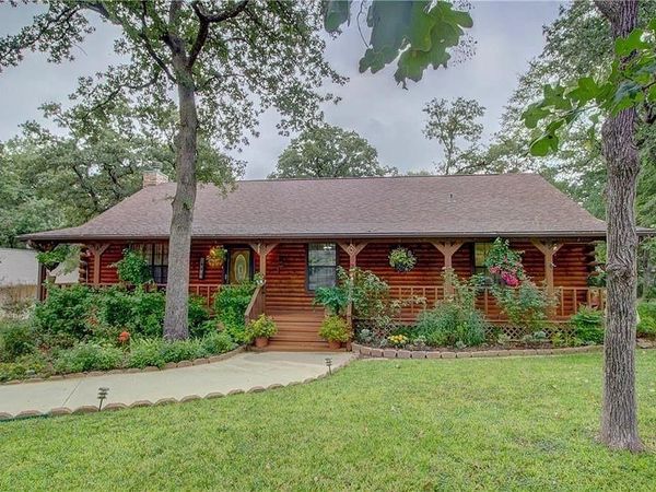 105 Santee Drive, Lake Kiowa, TX 76240