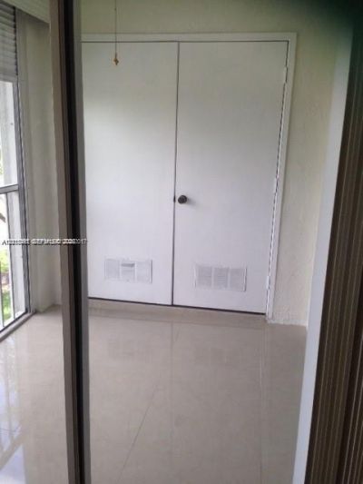 451 NE 210th Cir Ter , Unit 202-19, Miami, FL 33179 Photo