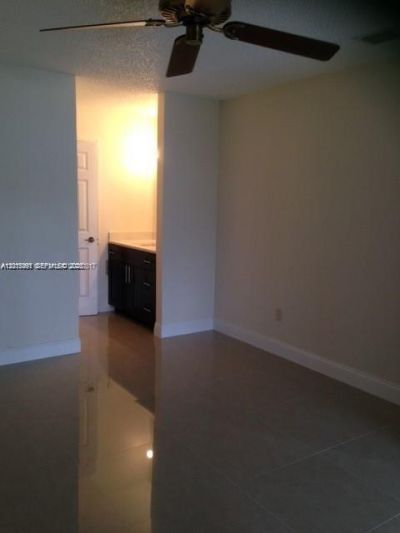 451 NE 210th Cir Ter , Unit 202-19, Miami, FL 33179 Photo