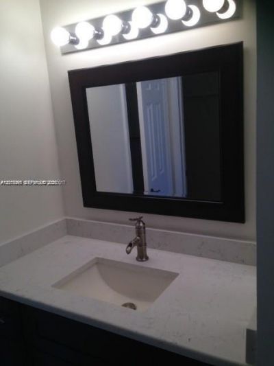 451 NE 210th Cir Ter , Unit 202-19, Miami, FL 33179 Photo