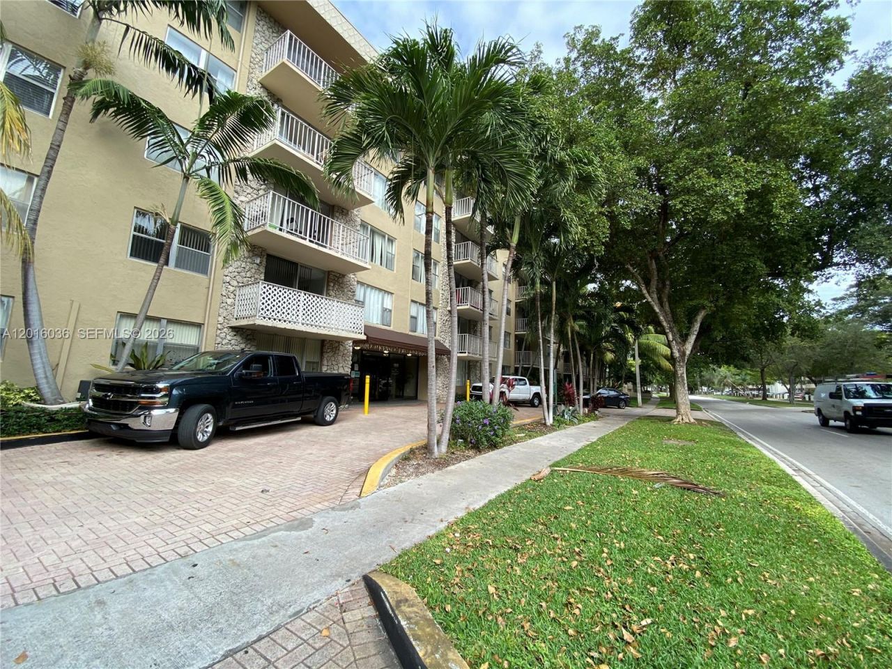 1805 Sans Souci Blvd , Unit 419, North Miami, FL 33181 Photo
