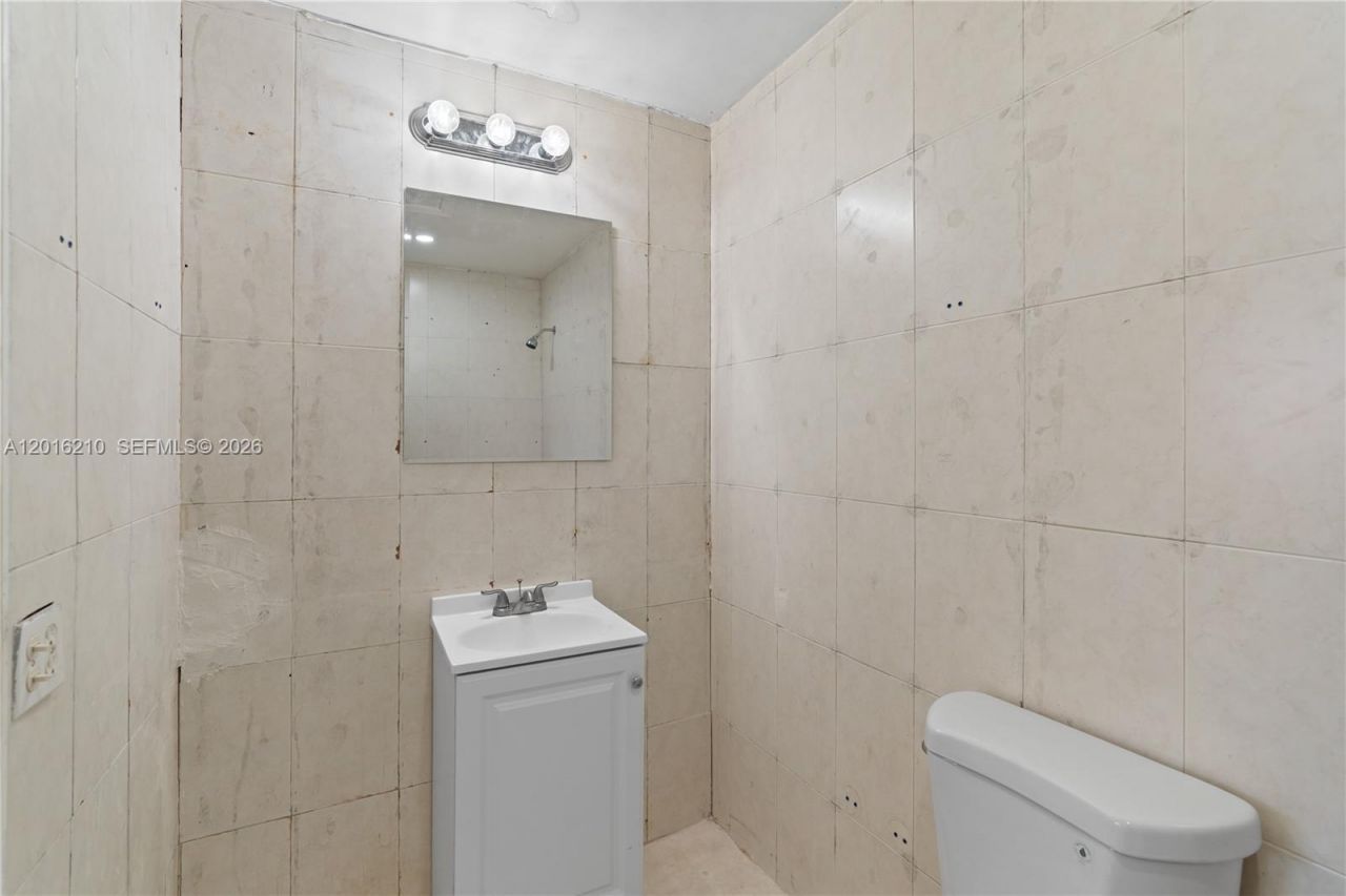 2735 W 60th Pl , Unit 204, Hialeah, FL 33016 Photo