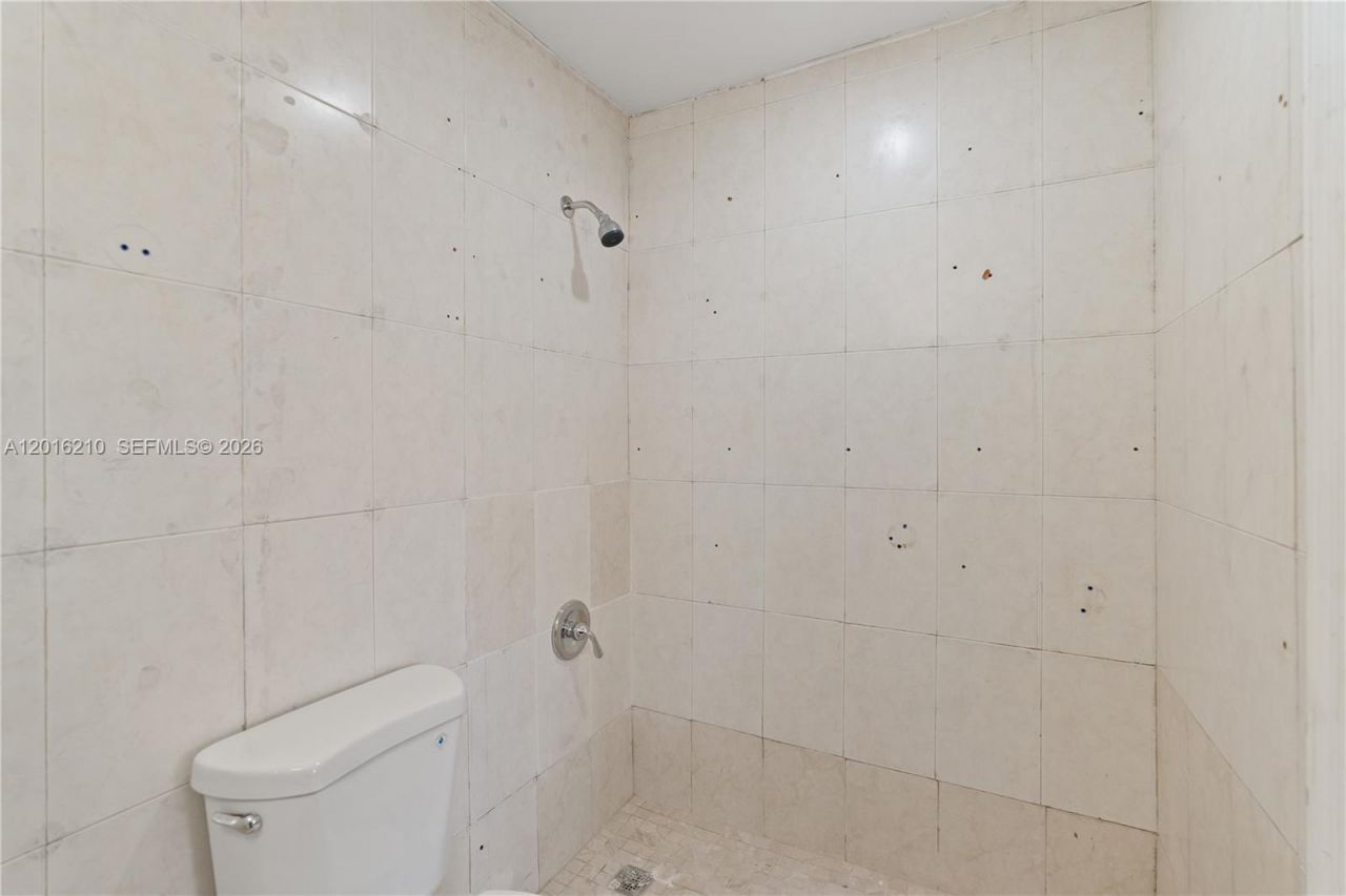 2735 W 60th Pl , Unit 204, Hialeah, FL 33016 Photo